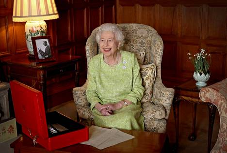Kuningatar Elisabetista julkaistiin helmikuun alussa 70-vuotisjuhlakuva, sillä kuningatar on ollut 70 vuotta hallitsijana.