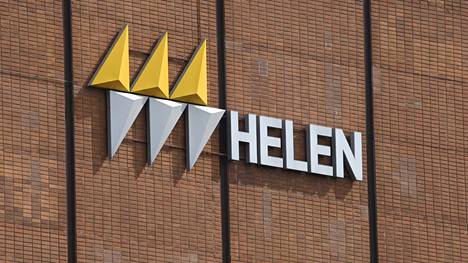 Helenin logo Salmisaaren voimalaitoksen seinässä Helsingissä.