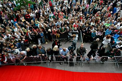 Harry Potter -fanit kerääntyivät Helsingin Tennispalatsin eteen vuonna 2007, kun Feeniksin kilta -elokuvan ensi-iltaan saapui Potter-leffojen näyttelijöitä. 