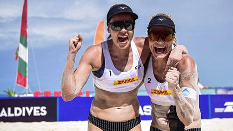 Taru Lahti-Liukkonen ja Niina Ahtiainen tekivät suomalaishistoriaa voittamalla maailmankiertueen haastajaturnauksen Malediiveilla lokakuussa.
