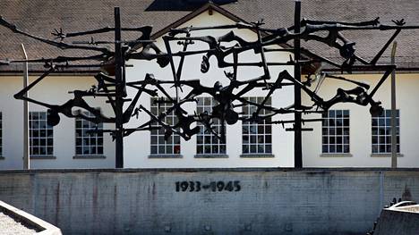 Dachaun keskitysleirin kärsimysten muistomerkki.