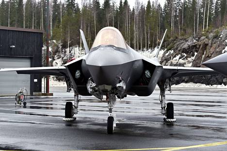Lockheed Martin F-35 -hävittäjä mediaesittelyssä Pirkkalassa helmikuussa 2020.