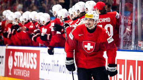 Sveitsin NHL-tähti Kevin Fiala saa pelata Suomea vastaan.