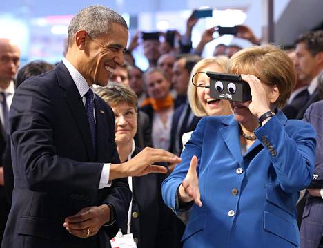 Obama ja liittokansleri Angela Merkel testasivat virtuaalilaseja Hannoverin teknologiamessuilla.