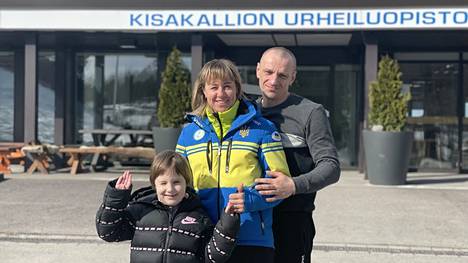 Julia Batenkova-Bauman, Mykola Bauman ja heidän tyttärensä Zeata Bauman Kisakallion urheiluopistolla.