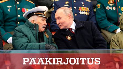 Presidentti Vladimir Putinin vieressä voitonpäivän paraatikatsomossa istui toisen maailmansodan veteraani Jevgeni Kuropatkov, joka täyttää heinäkuussa 101 vuotta.