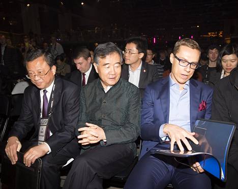 Kiinan nykyinen varapääministeri Wang Yang istui silloisen ministerin Alexander Stubbin vieressä Slushissa 2014.