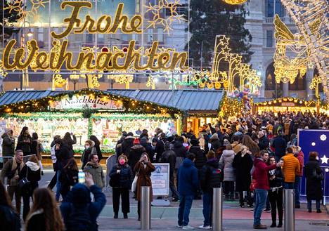 Wienin perinteiset joulumarkkinat avattiin viime perjantaina. 