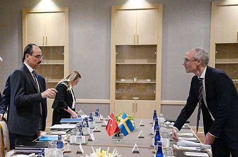 Presidentin tiedottaja Ibrahim Kalin ja Ruotsin valtiosihteeri Oscar Stenström kävivät neuvotteluja keskiviikkona.