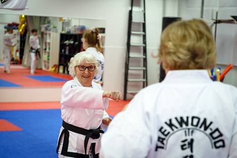 Taekwondo antaa keinot myös itsepuolustukseen.