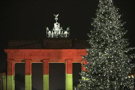 Berliinin ikonin Brandenburgin portti sijaitsee noin neljän kilometrin päässä Breitscheidplatzilta.