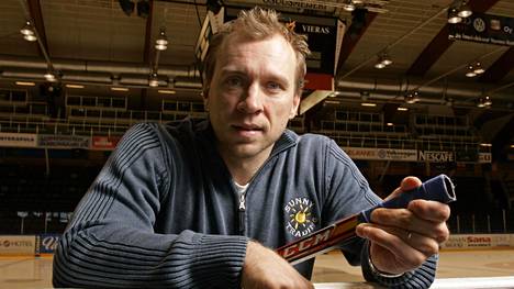 Kai Nurminen pelasi valtaosan urastaan TPS:n paidassa. Arkistokuvassa vuodelta 2007 hän on Hämeenlinnassa HPK:n tamineissa.
