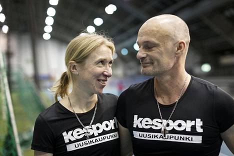 Juoksija Annemari Sandell ja valmentaja Mika Myöhänen, nykyisiltä sukunimiltään Kiekara.