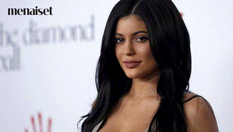 Tosi-tv-julkkis Kylie Jenner suosii rusehtavia huulipunasävyjä.