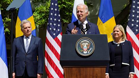 Sauli Niinistö, Joe Biden ja Magdalena Andersson tiedotustilaisuudessa Washingtonissa. Yhdysvallat tukee vahvasti Suomen ja Ruotsin Nato-jäsenyyttä. 