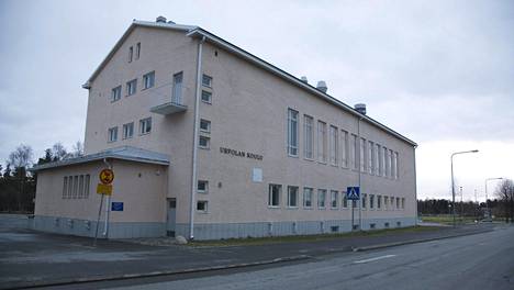 Purkamista odottava tyhjä Urpolan koulu toimii koetilana karanteenissa oleville ylioppilaskokelaille.