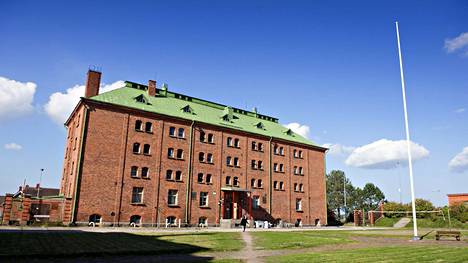 Joutsenon vastaanottokeskus sijaitsee entisen Konnunsuon vankilan tiloissa.