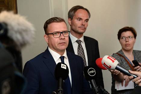 Petteri Orpo ja Kai Mykkänen kommentoivat Wille Rydmaniin kohdistunutta kohua 21. kesäkuuta. Rydman on ilmoittanut eroavansa kokoomuksen eduskuntakuntaryhmän jäsenyydestä toistaiseksi.