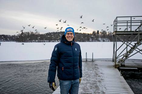 Strandvall, 36, lopetti komean uransa keväällä 2018. Nykyään hän valmentaa hiihtäjiä mm. Vöyrin urheilulukiossa.