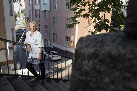 Heidi Köngäs kirjoitti ensimmäisen kirjansa 46-vuotiaana. Nyt hän on 64. –Olen onnellinen, etten alkanut kirjoittaa jo nuorena kirjoja. Olisin luultavasti kirjoittanut itseni tyhjäksi tässä vaiheessa.