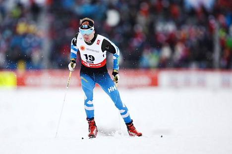 Entinen huippuhiihtäjä Ville Nousiainen vauhdissa Falunin MM-kisoissa 2015.
