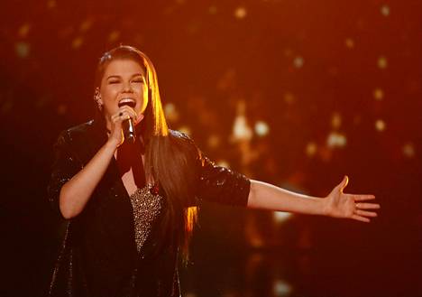 Saara Aalto esitti singoff-tilanteessa sunnuntaina Jessie J:n kappaleen Who you are.