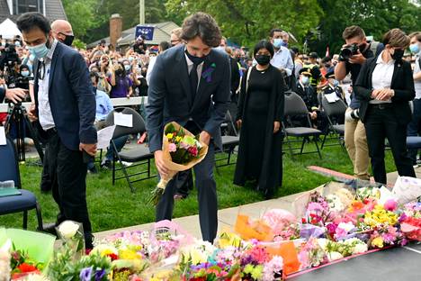 Kanadan pääministeri Justin Trudeau osallistui tiistaina Afzaalin perheen muistotilaisuuteen Londonissa.