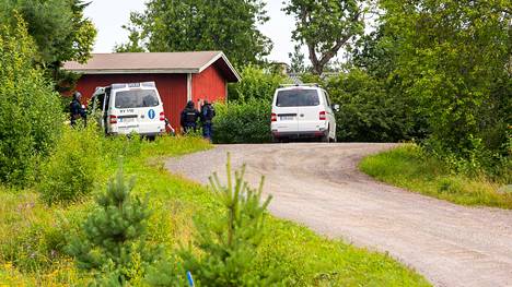 Poliisit etsivät epäiltyjä Kymenlaaksossa Vaalimaalla.