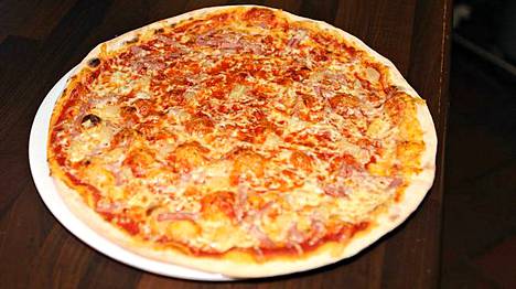 IS:n vertailun perusteella kahden täytteen pizzan saa Suomessa halvimmillaan 3,90 eurolla.
