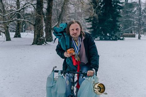 Severi Saarinen näyttelee Marko Jantusta Aleksi Mäkelän ohjaamassa elokuvassa.