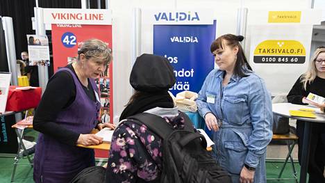 Marja Palkki ja Paula Sarmesto kertoivat työtehtävistä muun muassa Validian palvelutaloissa.