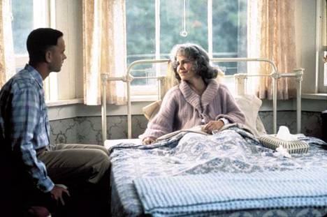 Tom Hanks itse pyysi Sally Fieldiä esittämään Forrest Gumpin äitiä.