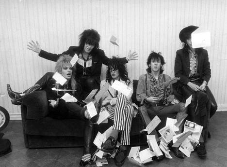 Hanoi Rocks oli yksi aikansa suosituimpia rockyhtyeitä. Michael Mike Monroe (vas.), Nasty Suicide, Razzle, Andy McCoy ja Sami Yaffa heittelivät ihailijakirjeitä vuonna 1983.