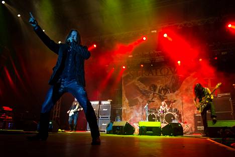 Stratovarius esiintymässä Slovakiassa 2013.