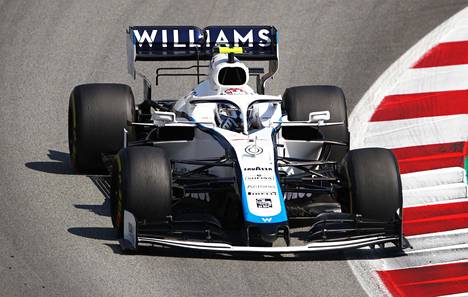 Nicholas Latifi kurvaili Williamsin autolla Espanjan GP:ssä sunnuntaina.