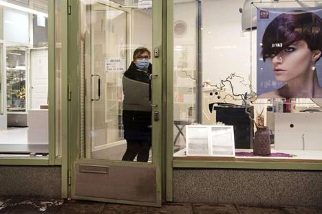 Leila Webbling parturikampaamossa näkyi heti Helsingin pormestarin vakava koronapuhe.