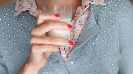 Maito herättää tunteita, mutta terveysvaikutuksiltaan se on melko neutraali juoma.
