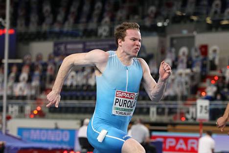 Samuel Purola juoksee 200 metrin alkuerissä torstaina.