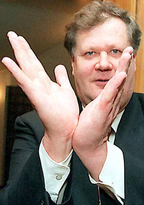 Seppo Kääriäinen on pitkän linjan poliitikko. Kuva vuodelta 1994.