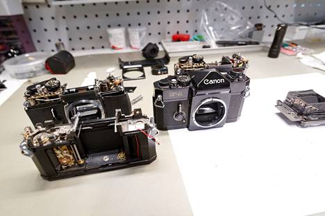 Vanhojen kameroiden ja oheislaitteiden pelastaminen on Kameratorin perustyötä. Vuosittain yritys saattaa toimintakuntoon noin 100 000 laitetta.
