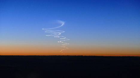 Fukuokaan matkalla ollut kone oli 10 300 metrin korkeudessa, kun taivaalle ilmestyi tämä kuvio.