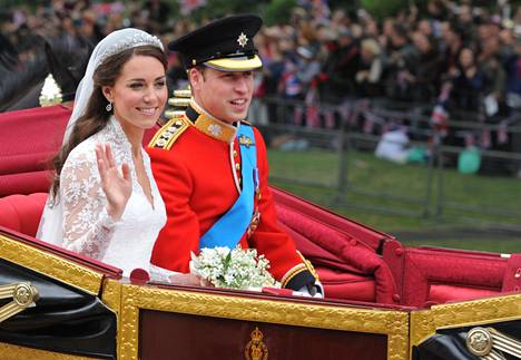 Kuninkaalliset häät tulevat kalliiksi. Kuva prinssi Williamin ja herttuatar Catherinen häistä vuonna 2011.