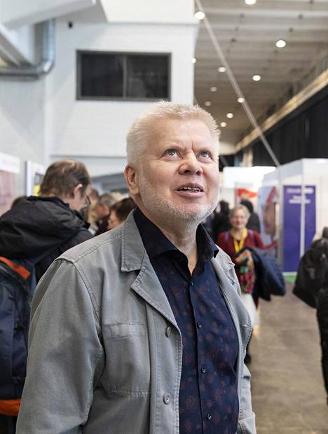 Jarmo Rouhiainen etsi töitä samassa paikassa, missä työuransa 40 vuotta sitten aloitti, Kaapelitehtaan merikaapelihallissa.