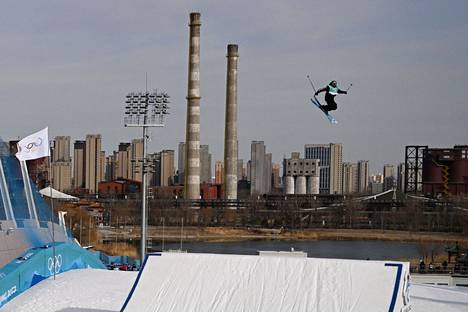 Pekingin olympialaisten big air -hyppyri on kisojen absurdein kisapaikka:  ”Kuin luotu virtuaalimaailmaan” - Olympialaiset - Ilta-Sanomat