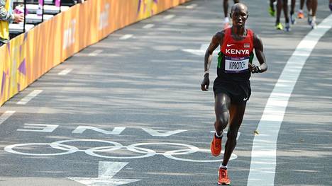 Wilson Kipsang vauhdissa Lontoon olympiamaratonilla. Kenialainen juoksi kisassa kolmanneksi.