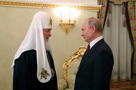 Venäjän ortodoksisen kirkon johtaja Kirill ja Venäjän presidentti Vladimir Putin ovat esiintyneet julkisuudessa samoila linjoilla Ukrainassa käydyn sodan oikeutuksesta.