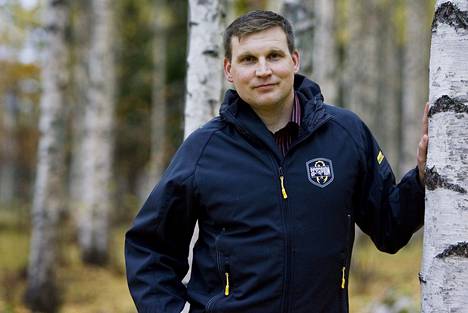 Maailmanmestari ja SE-mies Aki Parviainen on kannustanut veljenpoikaansa Topi Parviaista, mutta ei ota yhtään kunniaa nuorukaisen EM-kullasta.