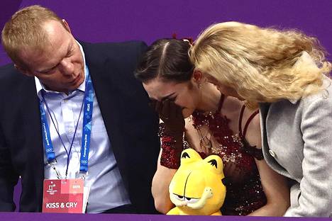 Valtavat paineet purkautuivat. Kaikkensa antanut Medvedeva murtui kyyneliin vapaaohjelmansa jälkeen Etelä-Korean olympialaisissa.