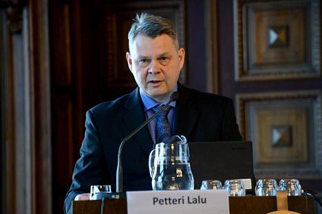 Professori Petteri Lalu arvelee, että virolaisten viesti on suunnattu Nato-kumppaneille.