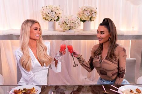 Paris Hilton ja Kim Kardashian ovat ystäviä vuosien takaa.